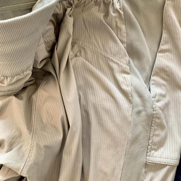 Green Lululemon Stretch High-Rise Jogger - Picture 3 of 6